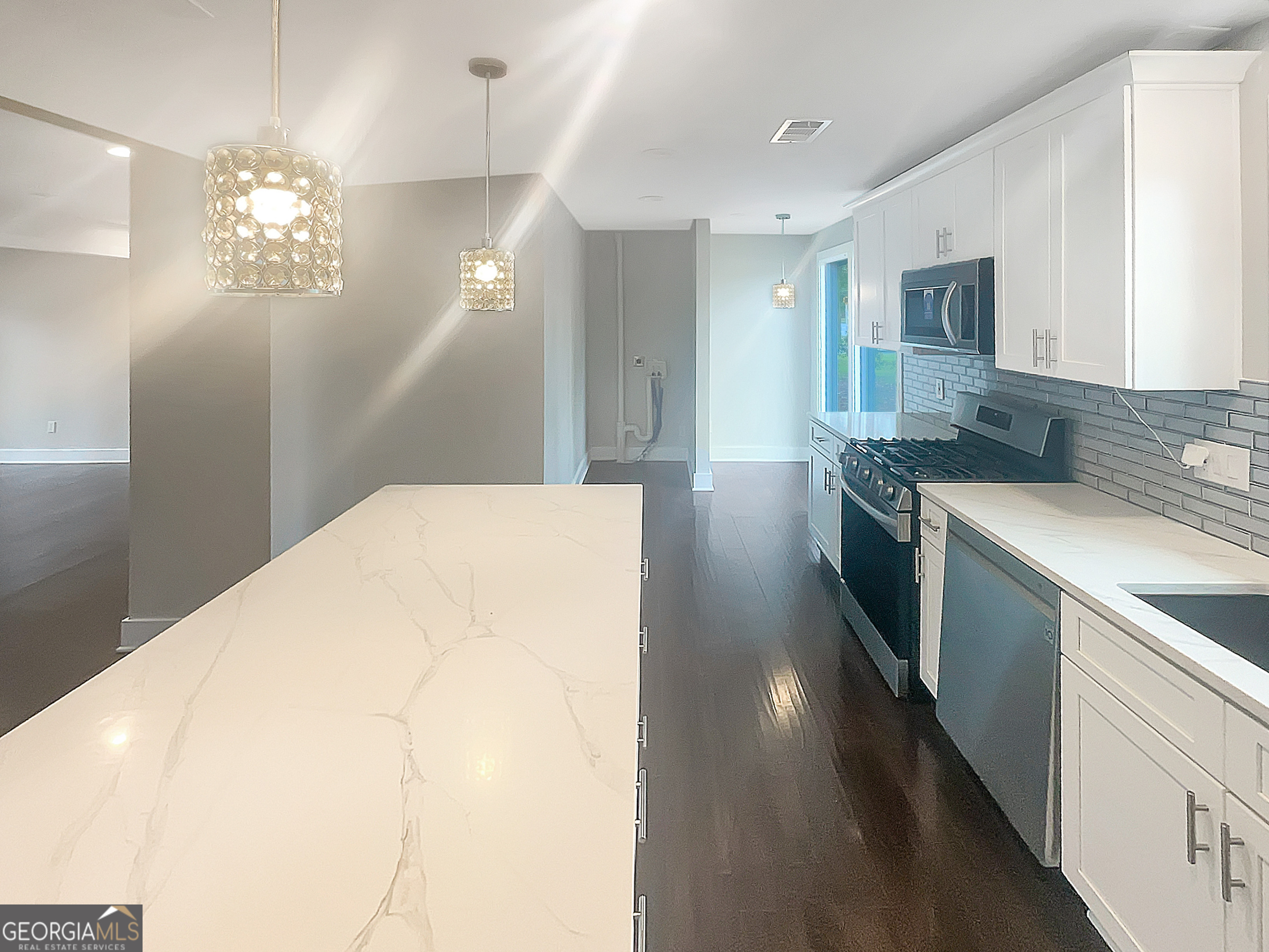 DANNYS CORNER - Residential