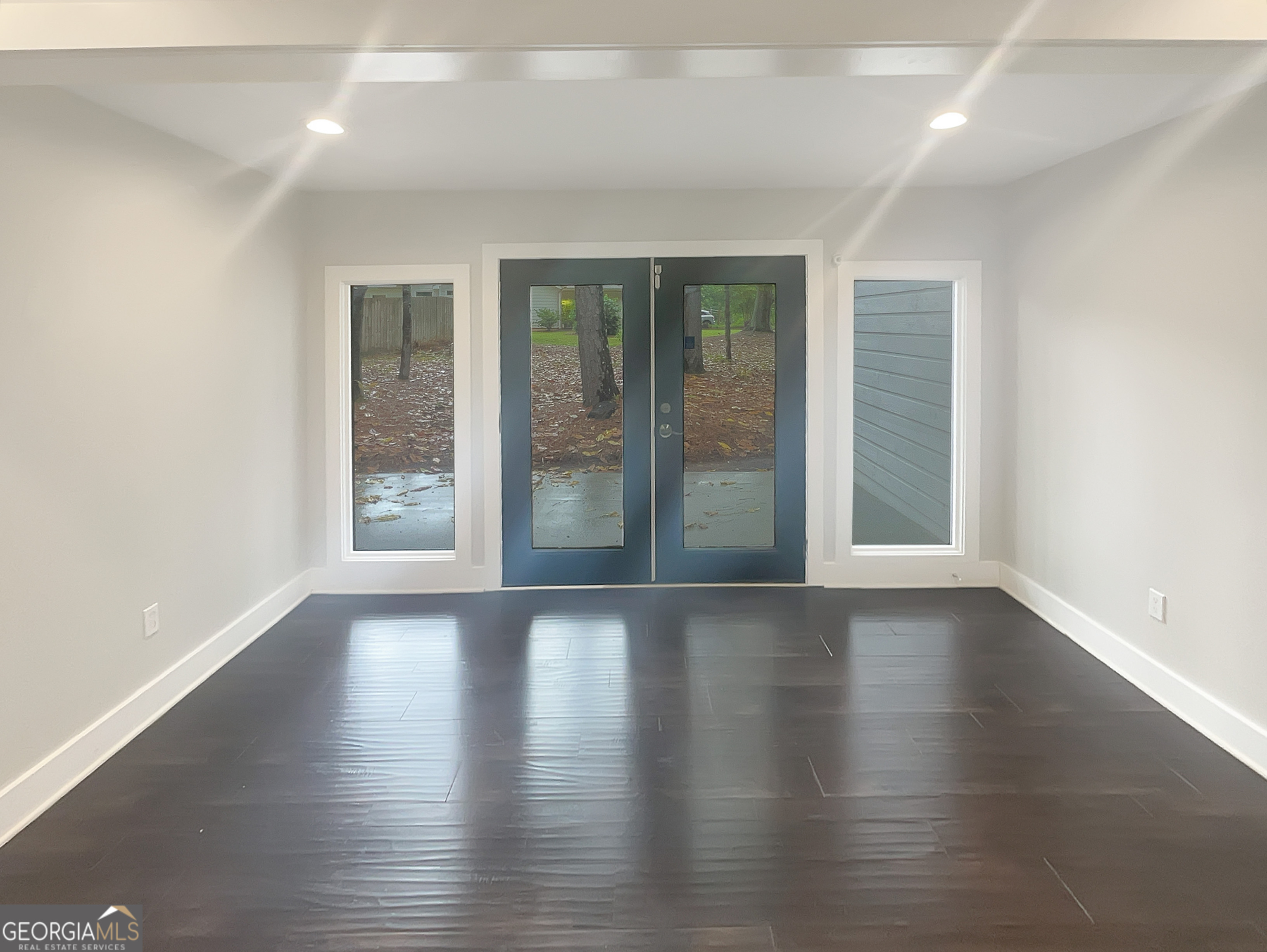 DANNYS CORNER - Residential