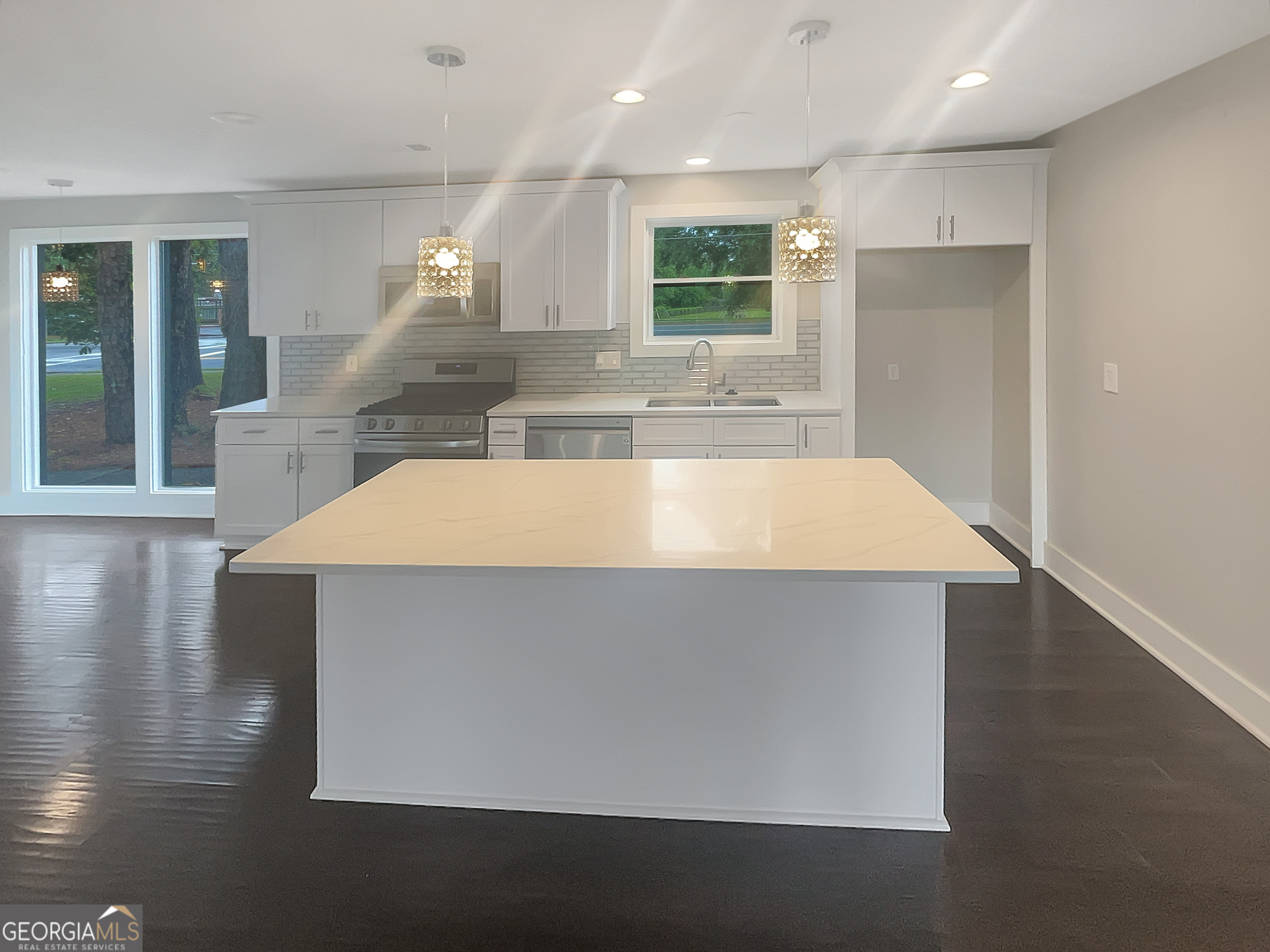 DANNYS CORNER - Residential