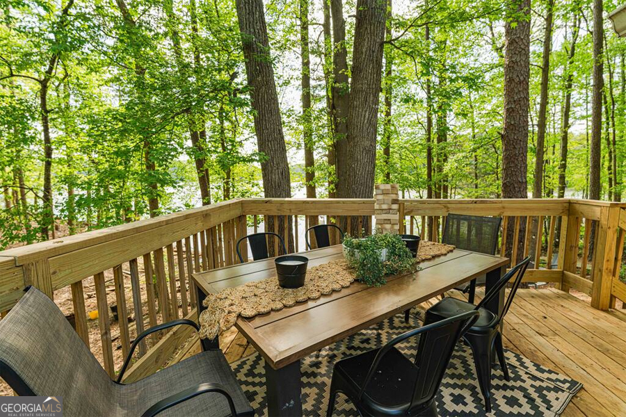 414 Lakeside TRL