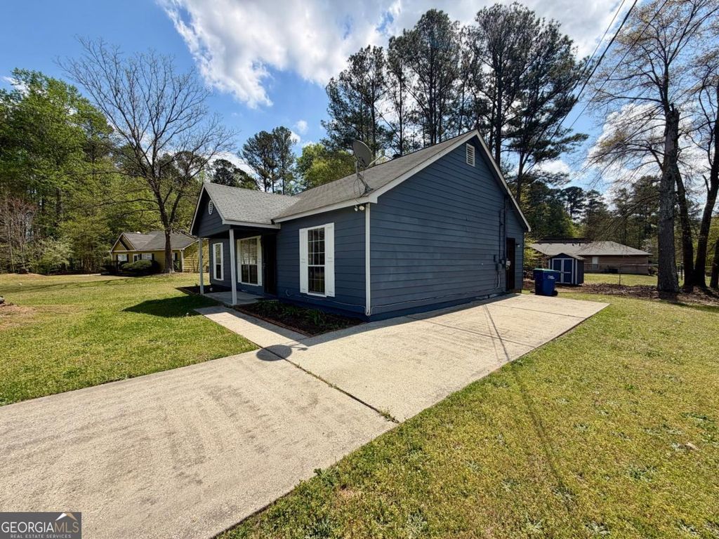 Photo of 2720 SAPPHIRE Street, Atlanta, GA 30349 (MLS # 10725032)