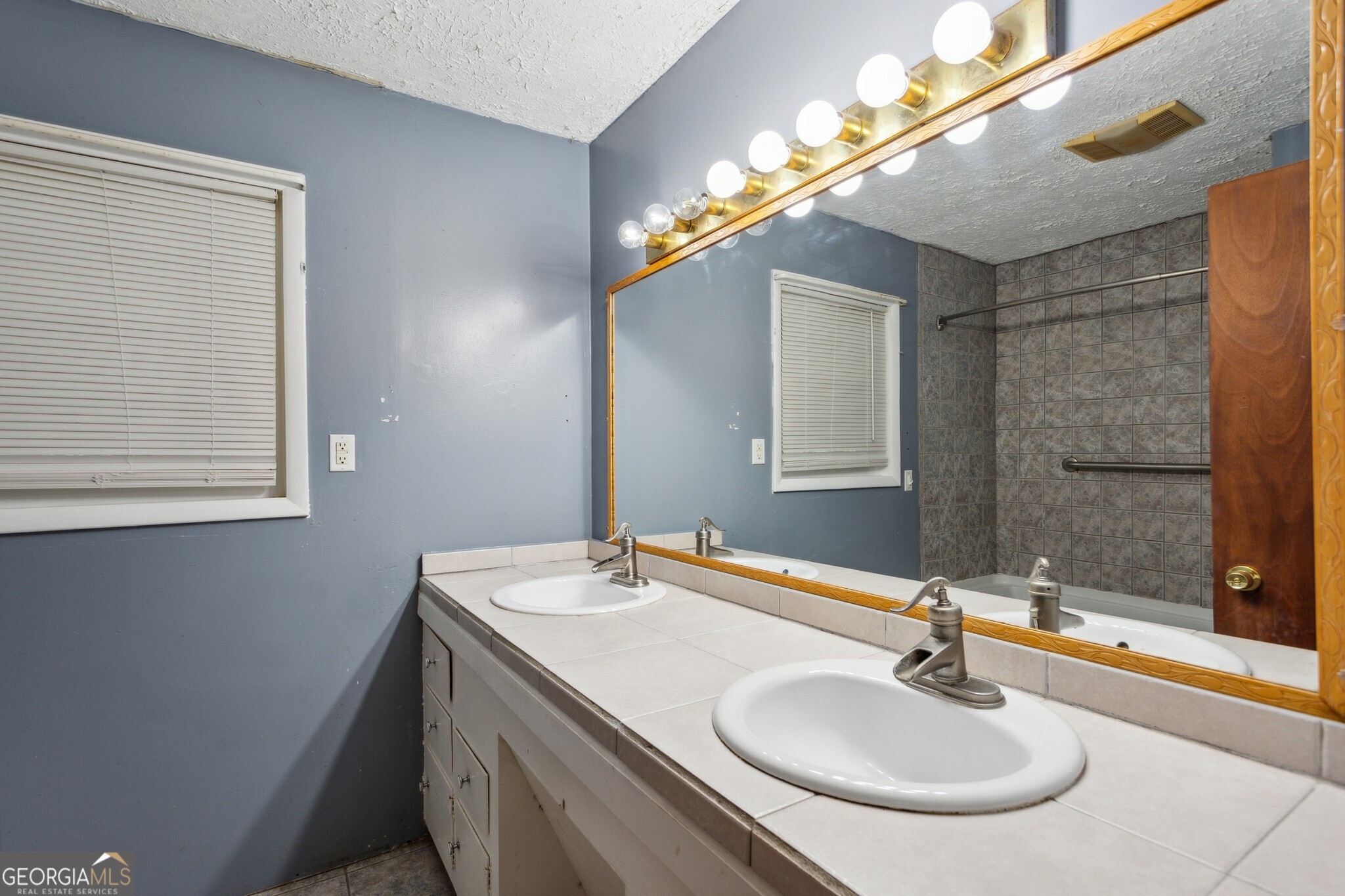 Ivy Manor - Residential