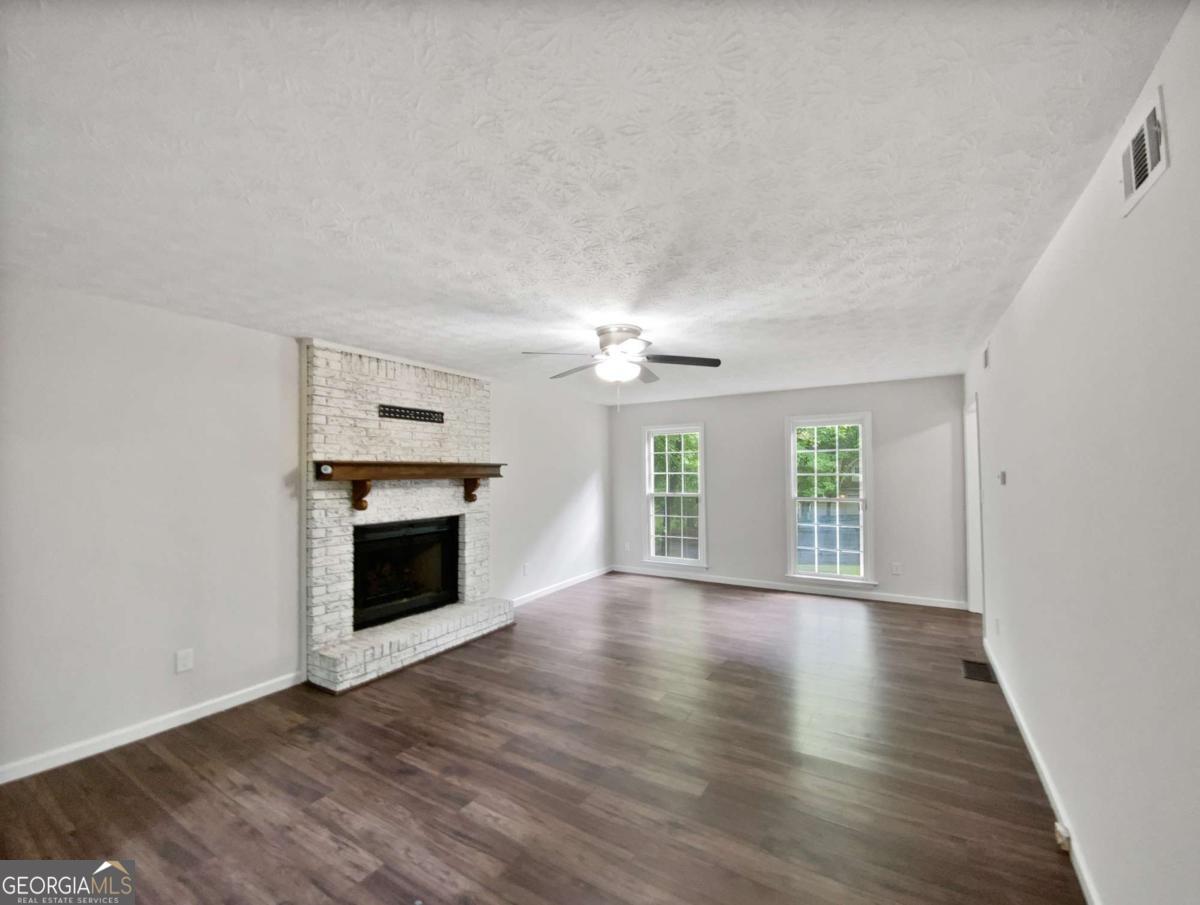 8683 Twin Oaks DR