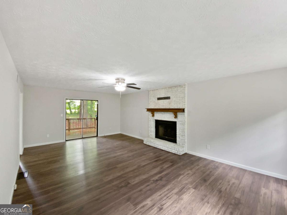 8683 Twin Oaks DR
