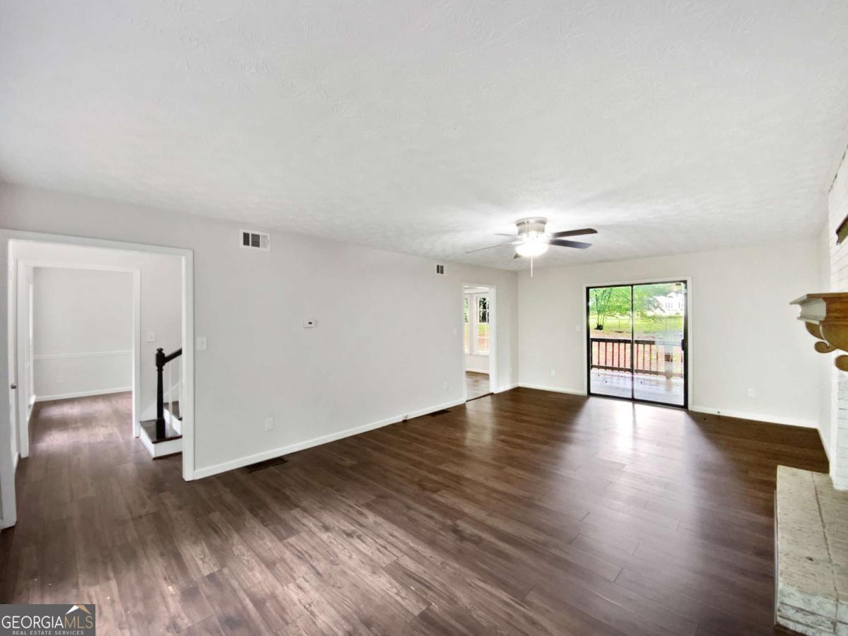 8683 Twin Oaks DR