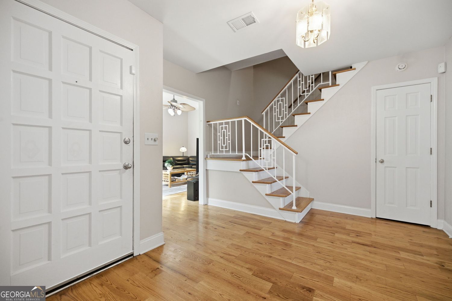 4136 Lakeshore WAY