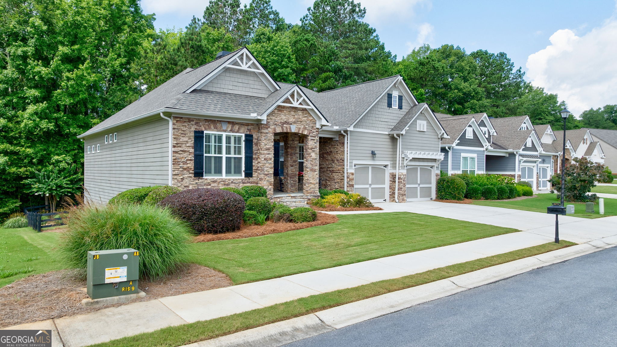1071 Creekwood CIR