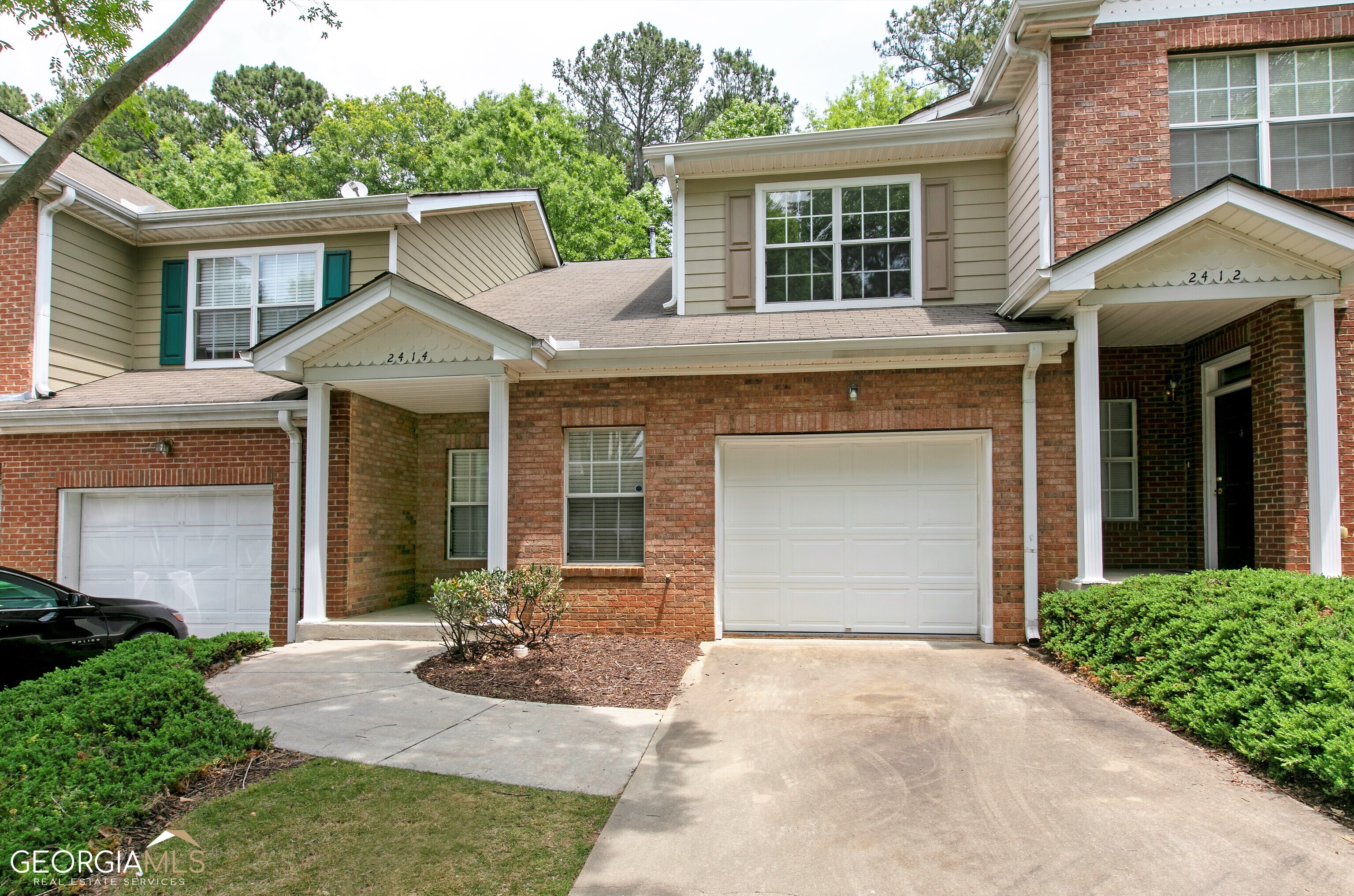MOVE IN READY WEST ATLANTA TOWNHOME! Minutes from Downtown, Midtown, Mercedes Benze Stadium, Phiilips Arena, and Beltline! This gated communinty features a pool, clubhouse, excersise room and tennis court. This well maintaned home features hardwood floors, NEW countertops, NEW carpet, NEW ceiling fans, NEW modern kitchen sink and faucet, double master vanity, garden tub, plenty of master closet space, new bath flooring, fresh paint, garage , front office foyer, and very gently used HVAC system. Across the street from Hamilton Homes Marta station. Don't miss this oppurtunity! Affordable Westside living can be yours!
