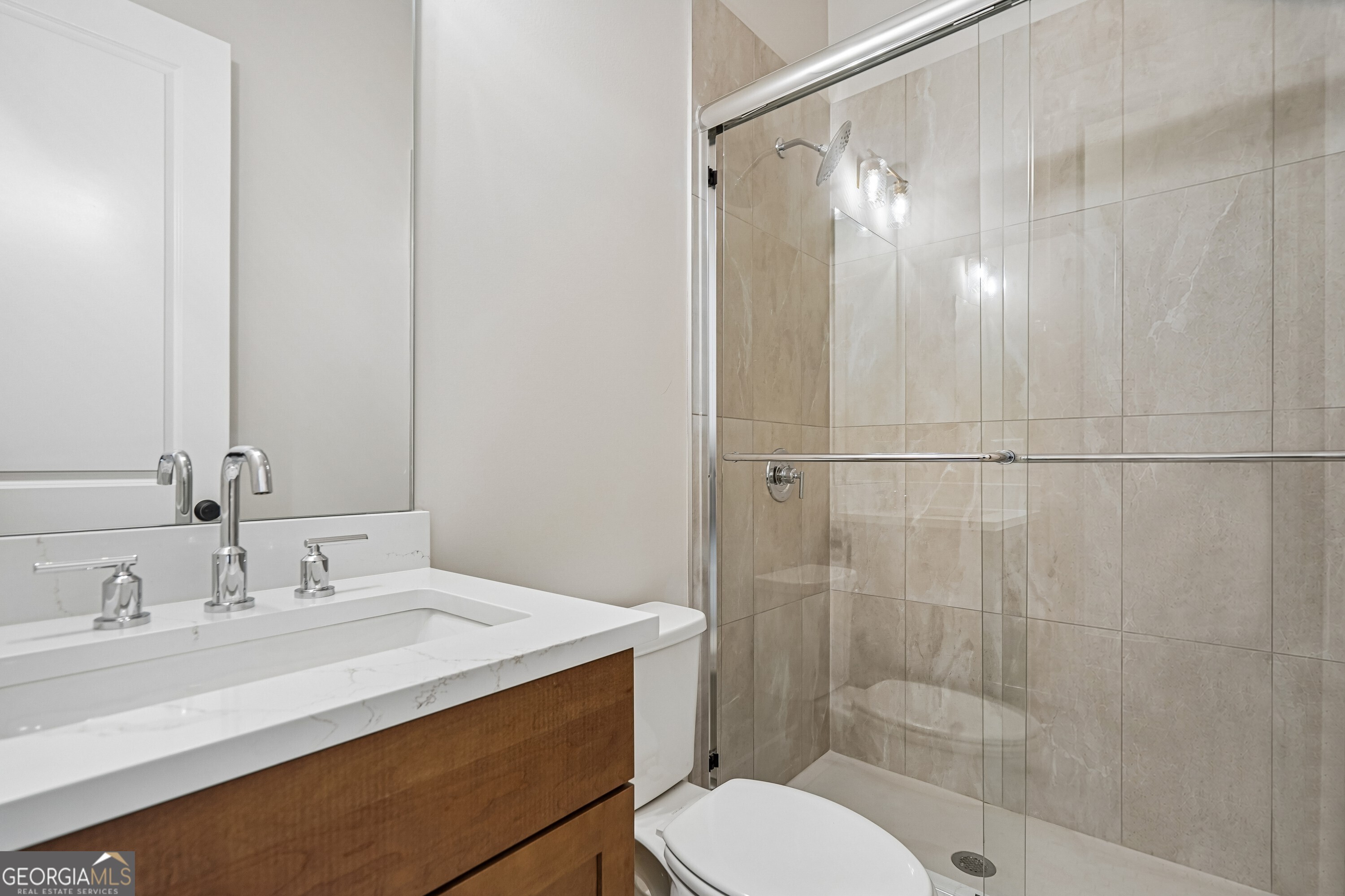 The Tamerack Plan, built by Peachtree Residential. Quick move-in! Welc – image 18