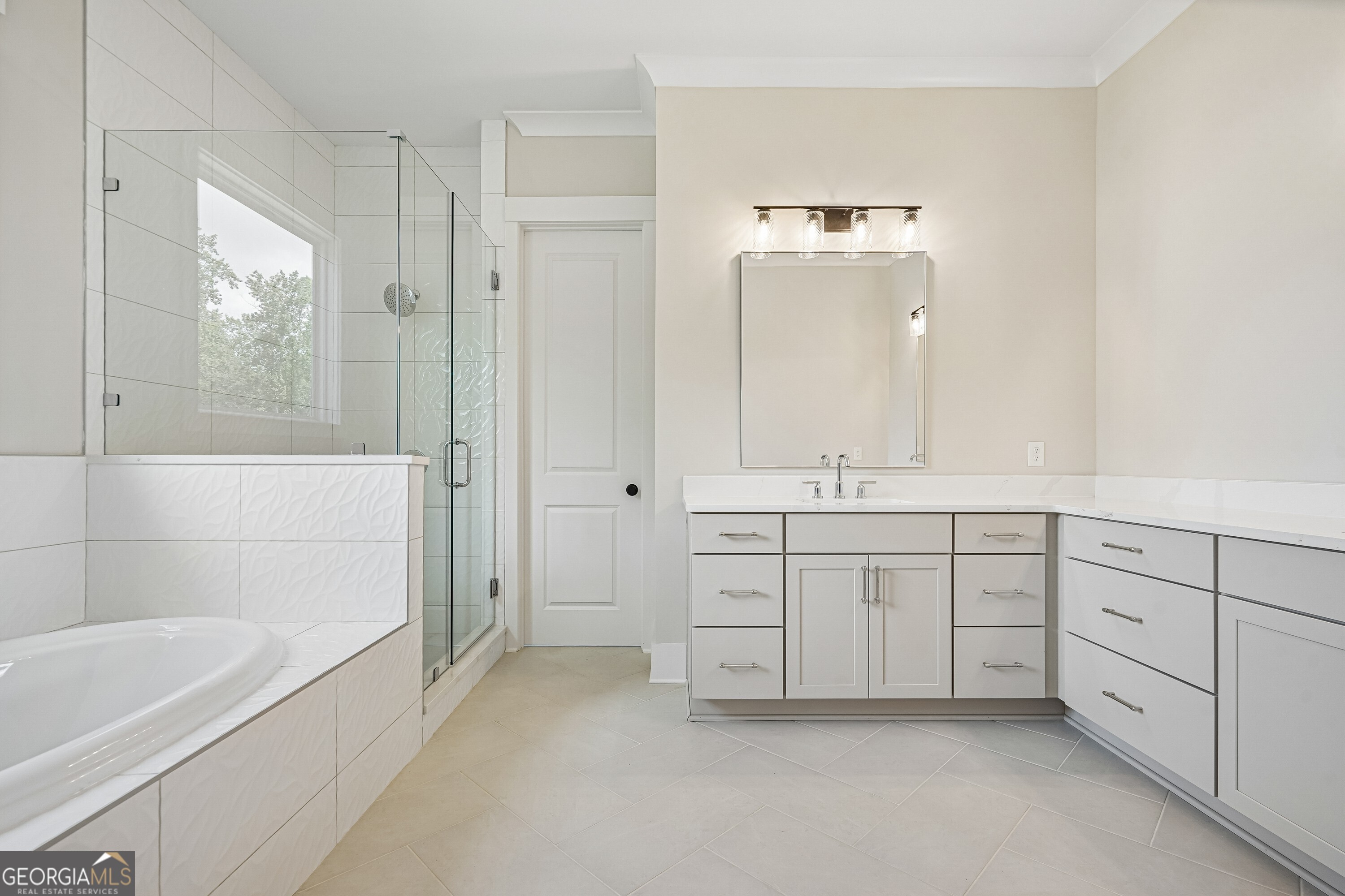 The Tamerack Plan, built by Peachtree Residential. Quick move-in! Welc – image 23