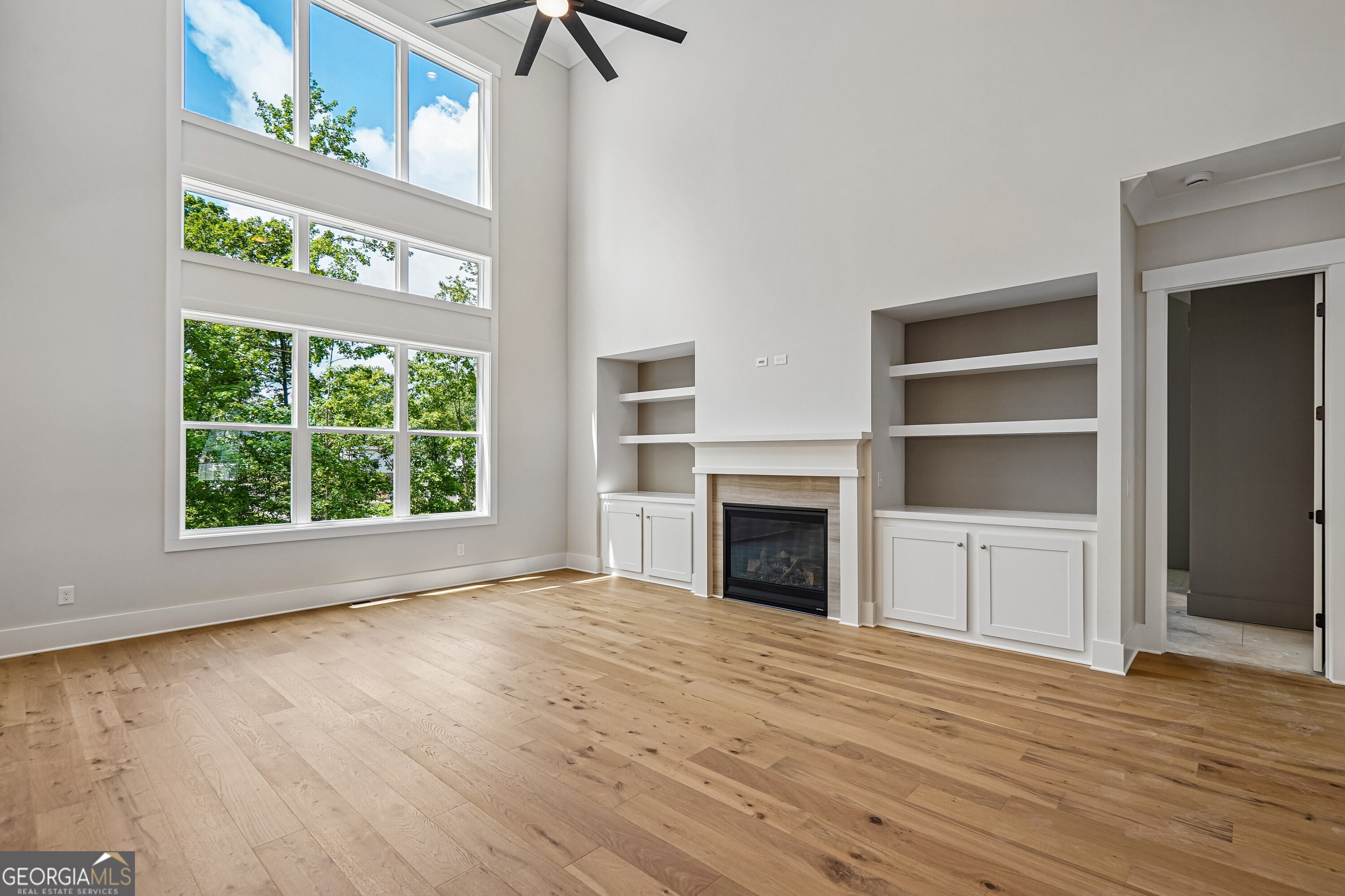 The Tamerack Plan, built by Peachtree Residential. Quick move-in! Welc – image 7