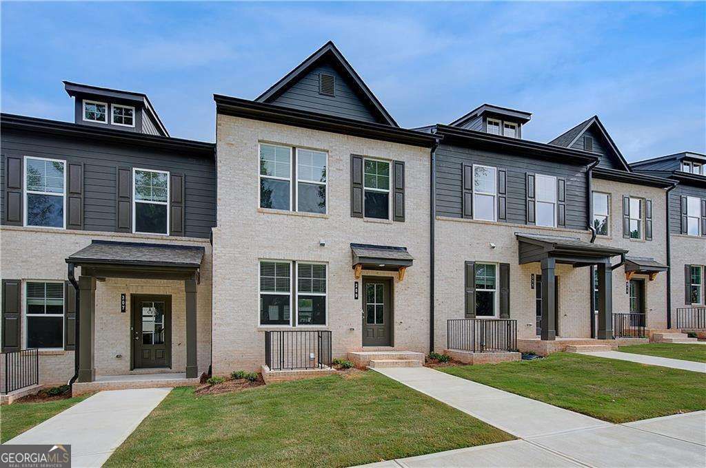 Photo of 301 Daybreak Lane, Newnan, GA 30265 (MLS # 10677571)