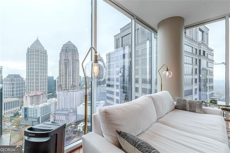 1080 NE PEACHTREE ST NE 2802