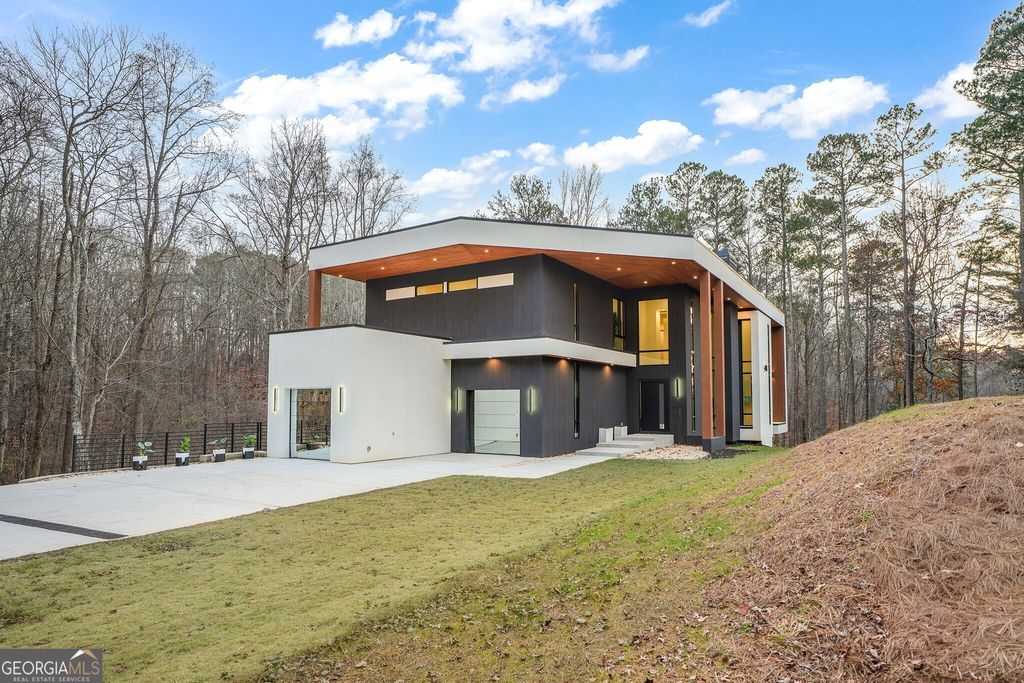 Photo of 1736 Cox Road, Roswell, GA 30075 (MLS # 10739994)