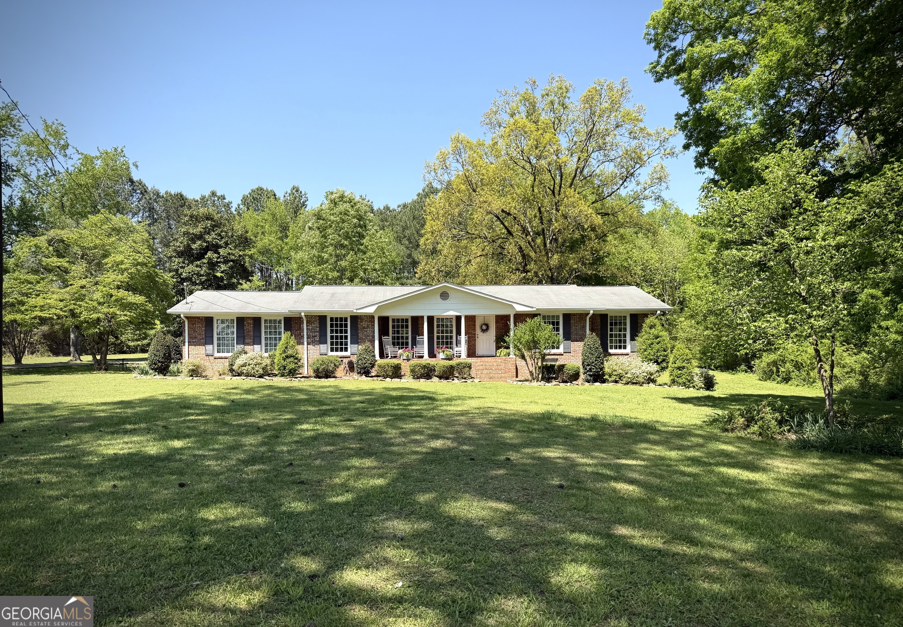 1055 E Hermitage RD NE