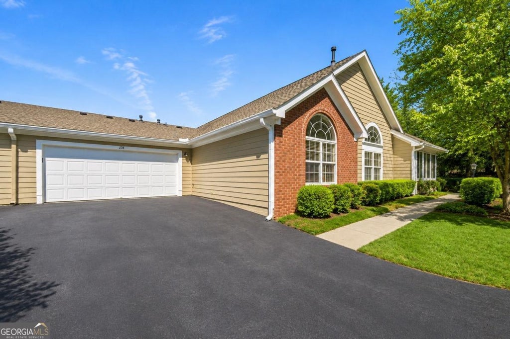 Photo of 176 Vintage Club Circle, Marietta, GA 30066 (MLS # 10784497)