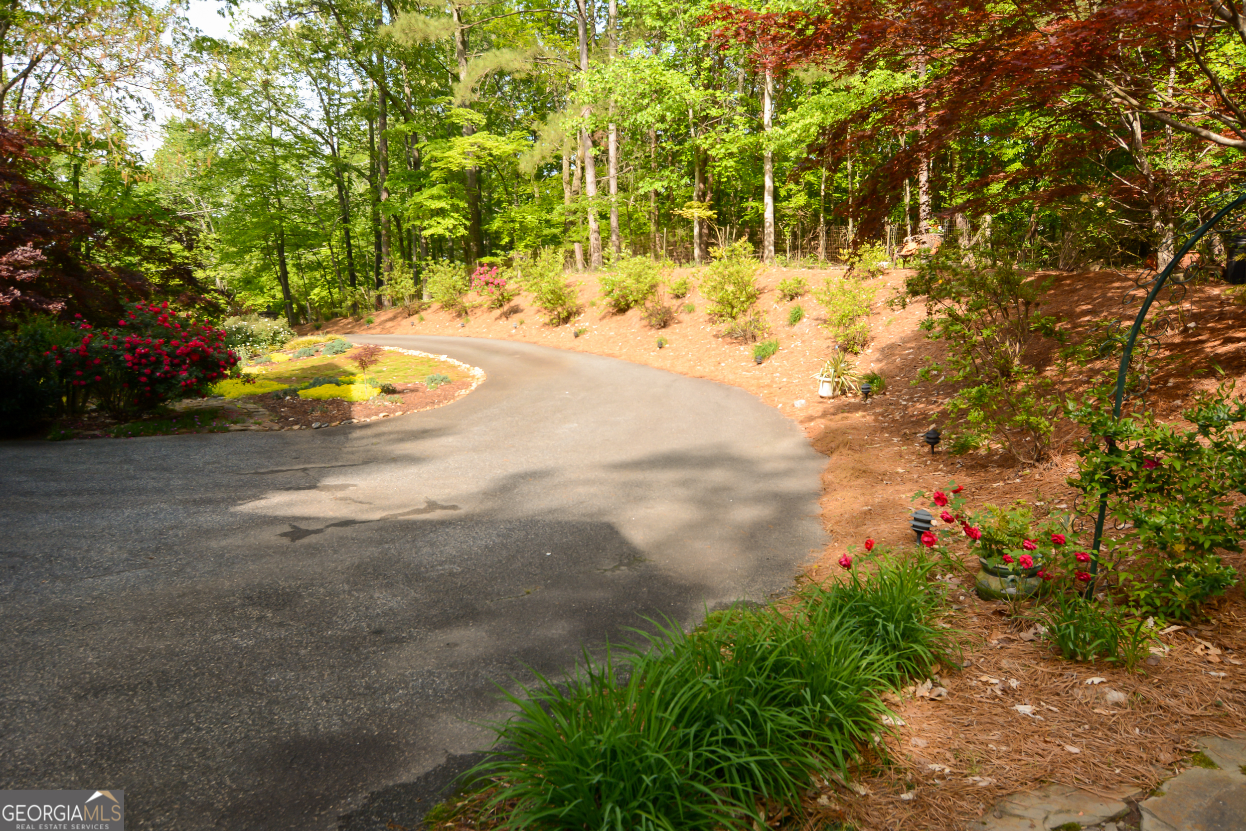 606 Woodland CIR