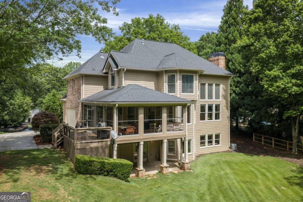 Photo of 46 Lakecrest Circle, Suwanee, GA 30024 (MLS # 10773319)