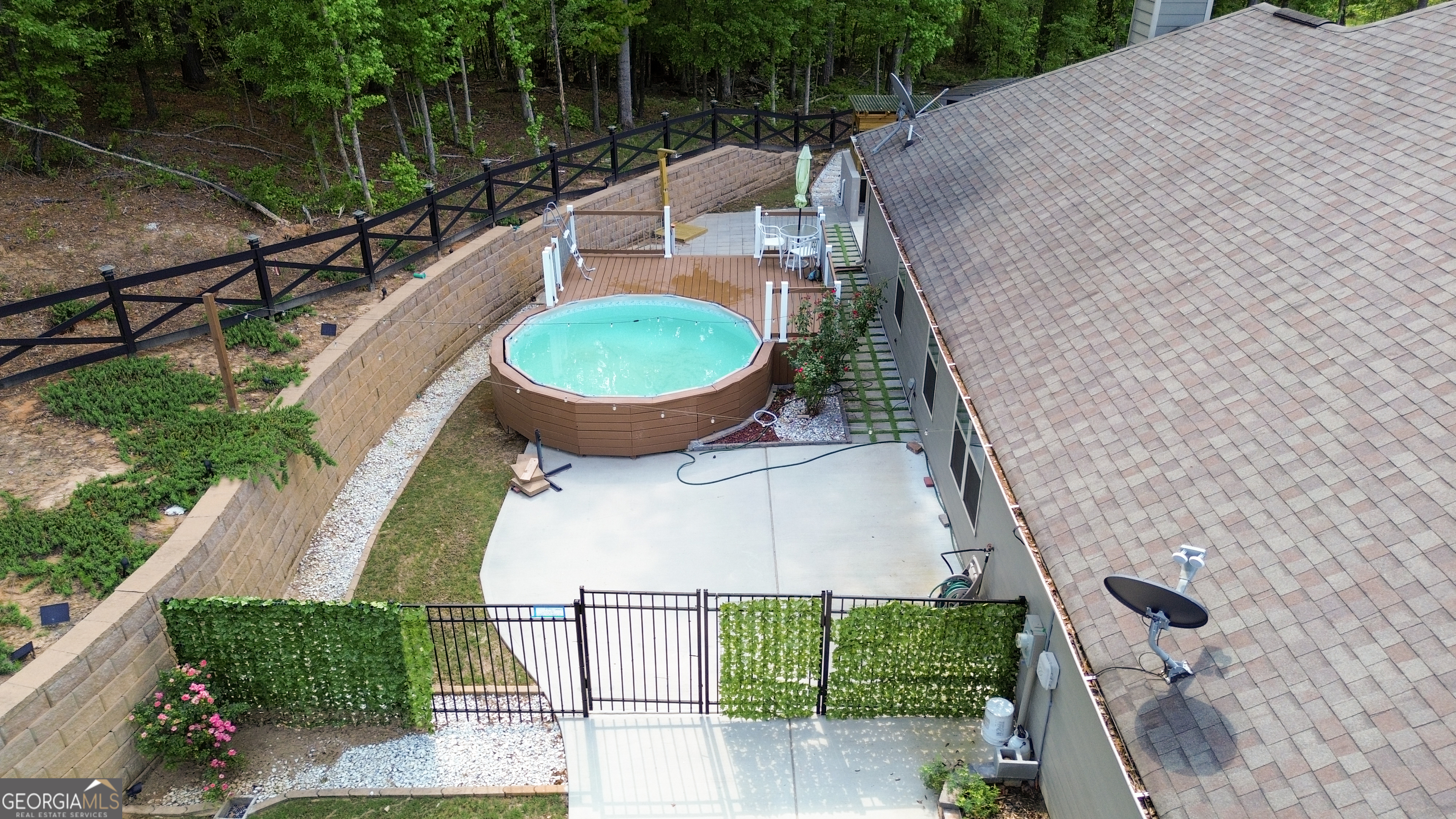 27 Creekside DR