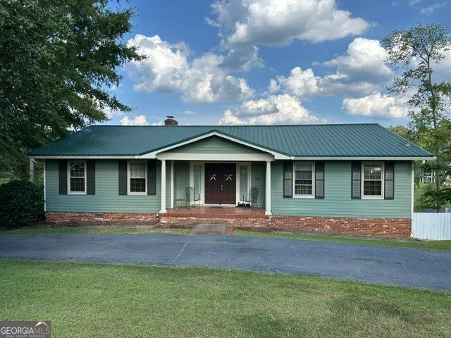 135 NE Chumley Road NE