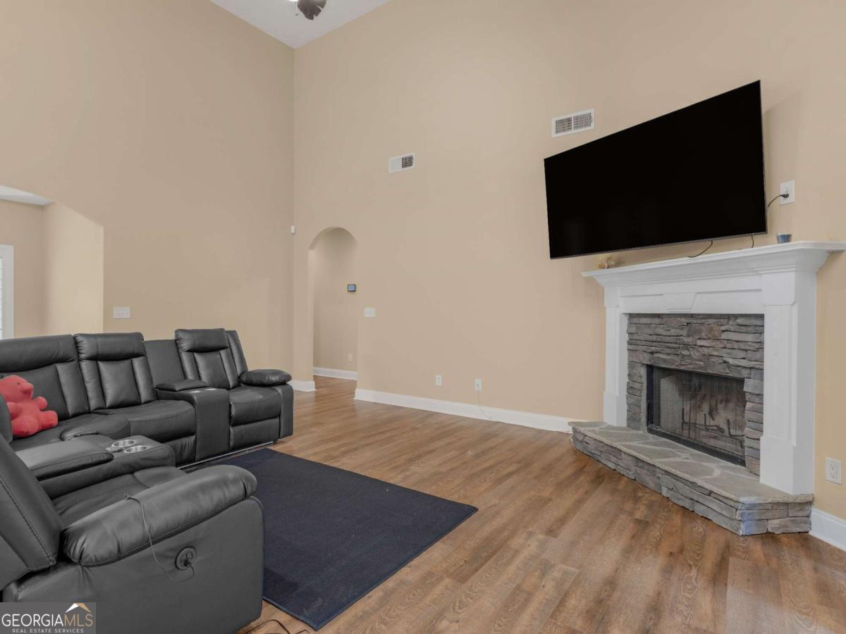 555 Huntington TRL