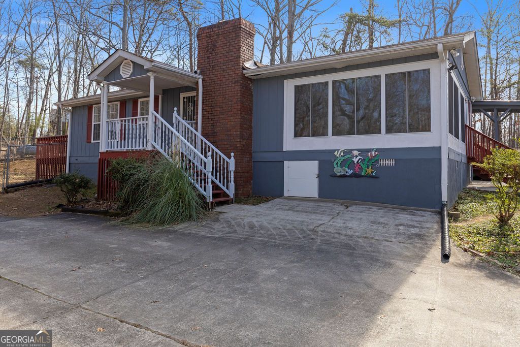 Photo of 6449 Paradise Point Road, Flowery Branch, GA 30542 (MLS # 10682103)