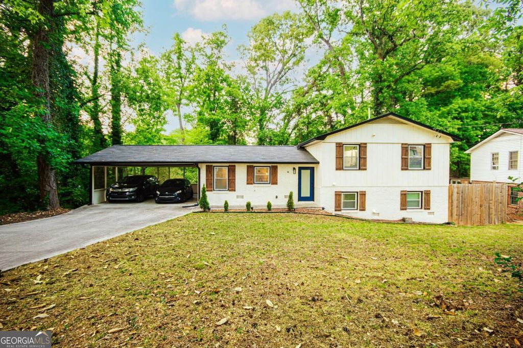 Photo of 1953 Copperfield Circle, Decatur, GA 30035 (MLS # 10753056)