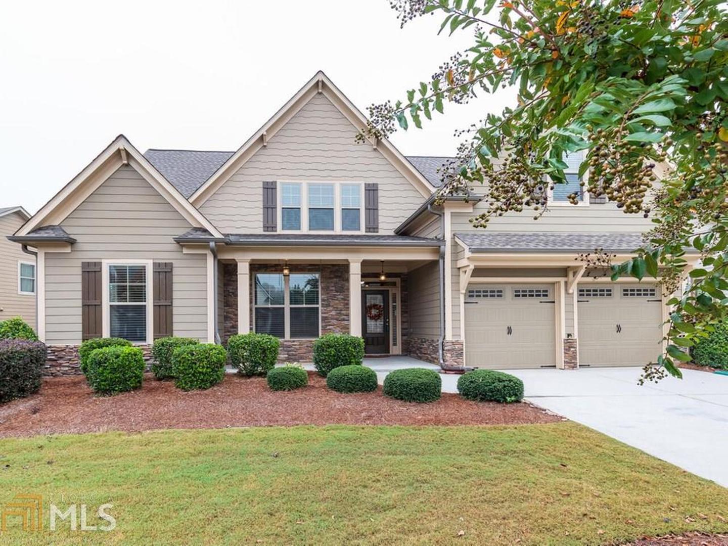 Highly sought after MASTER ON MAIN plan in quiet gated community. Two additional bedrooms w/ 1.5 baths on main floor PLUS spacious upstairs bonus room w/fourth ba???rm and third full bath. Oversized Master Ste & Master Bth retreat spoil you w/ dual vanities and soaking tub. Kitchen features granite counters, large island with stainless appliances & hardwood floors. Vaulted Great rm has 2 sets of French doors leading to the screened in porch and fenced ba???yard. All bths features tiled floors. New roof, exterior paint 2019. Lawn maintenance included in HOA. SHOWINGS BEGIN SUNDAY 10/25