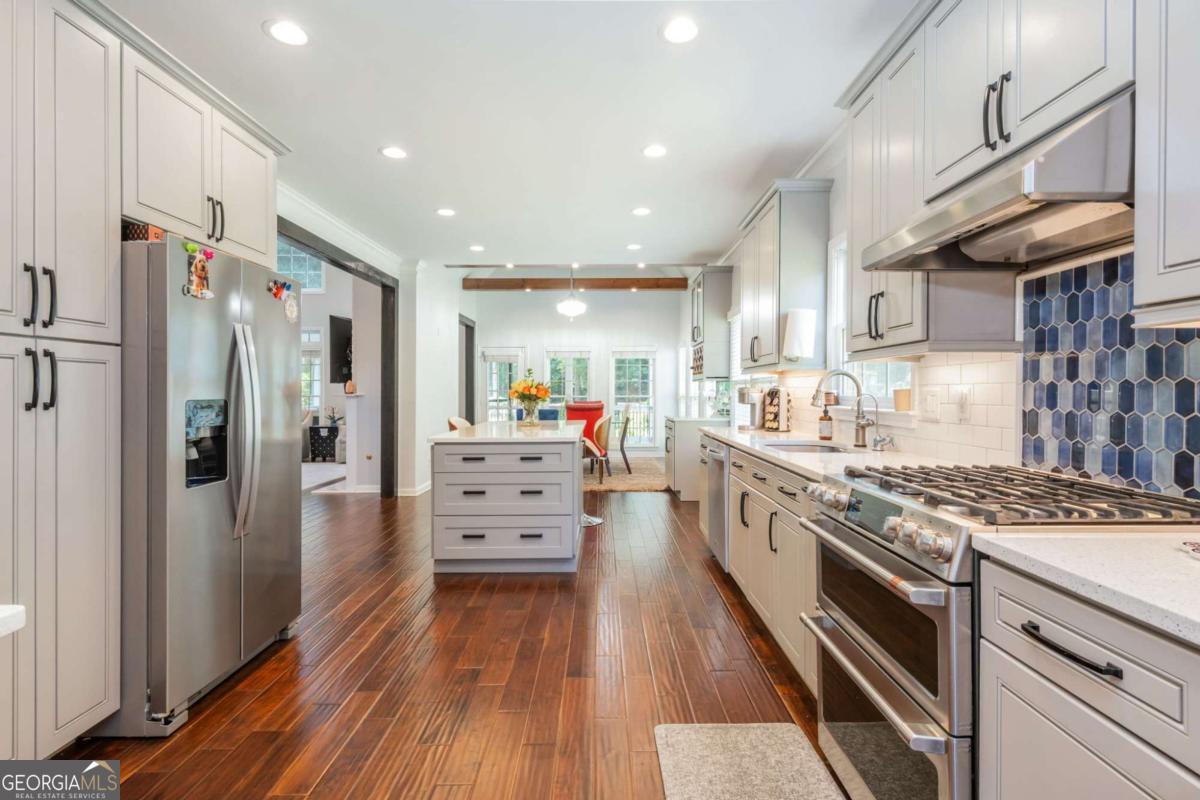 1035 Lancaster WALK