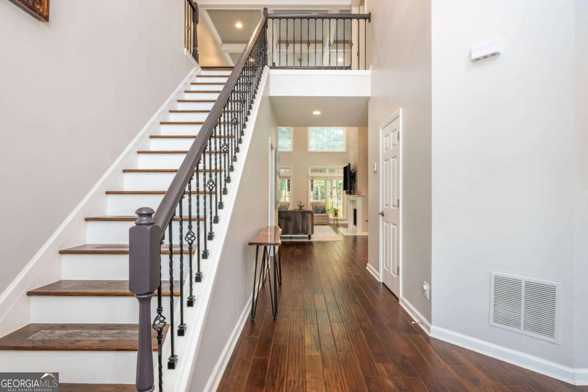 1035 Lancaster WALK