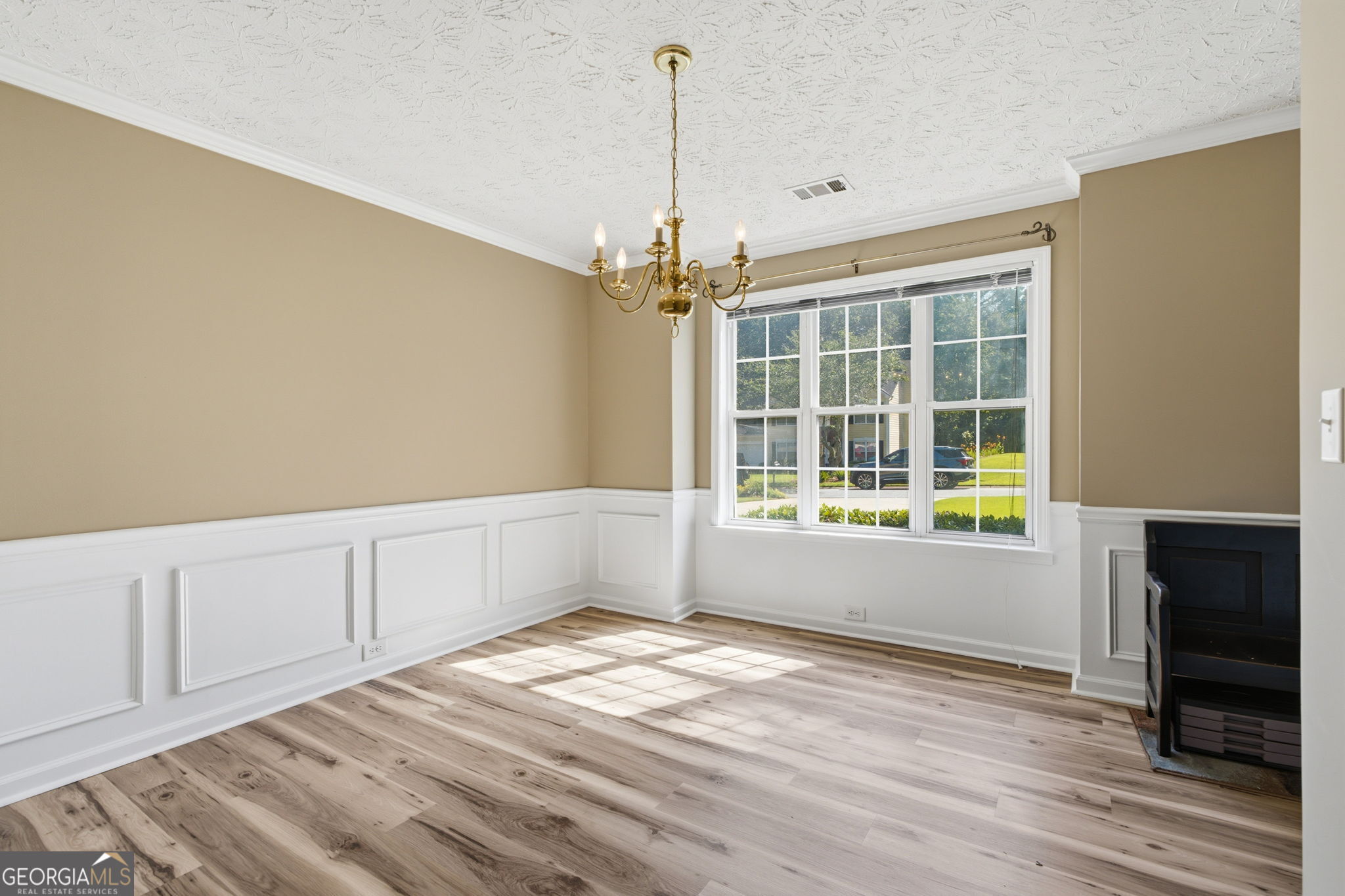 3735 Wake Robin WAY