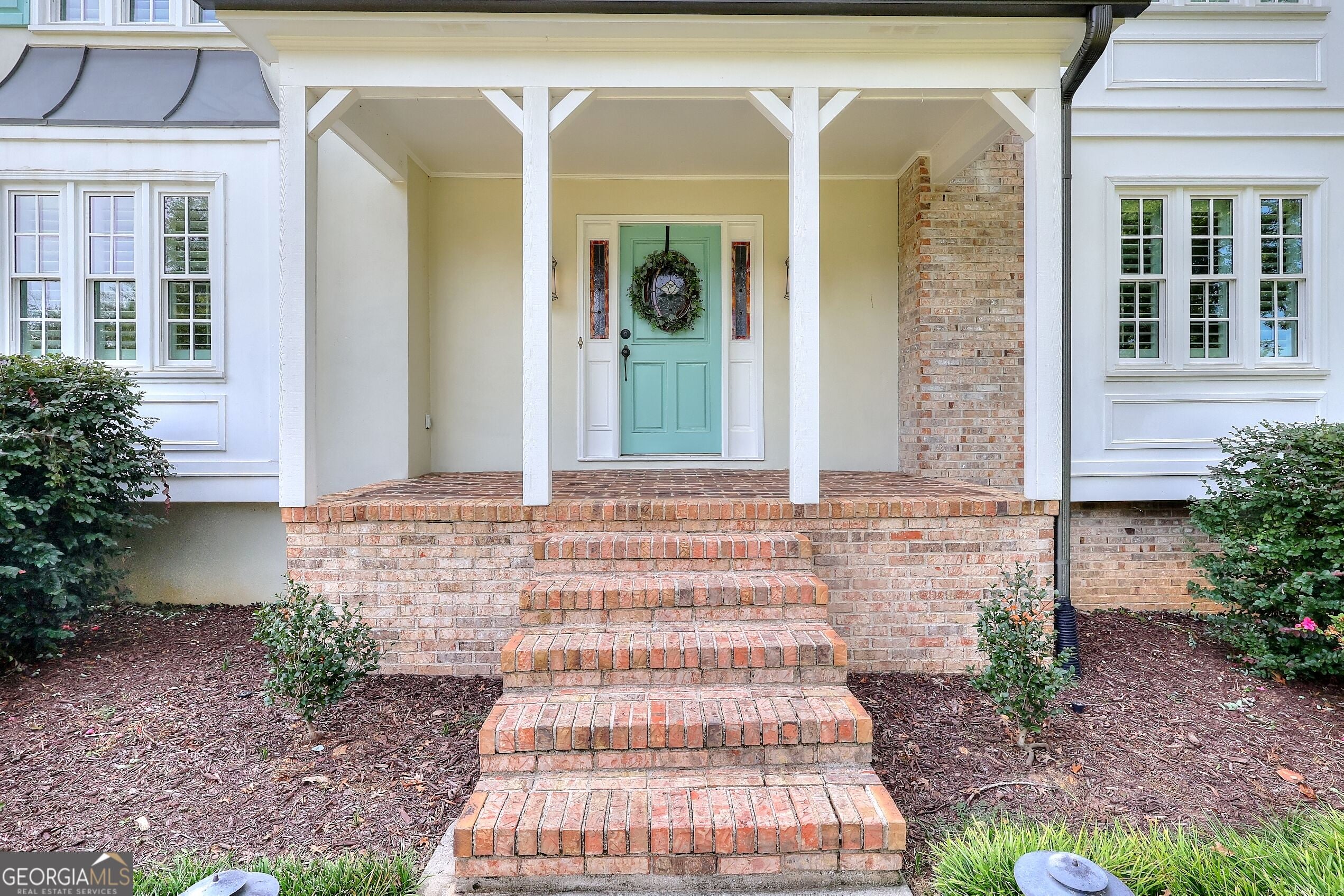 1321 Lakeshore DR