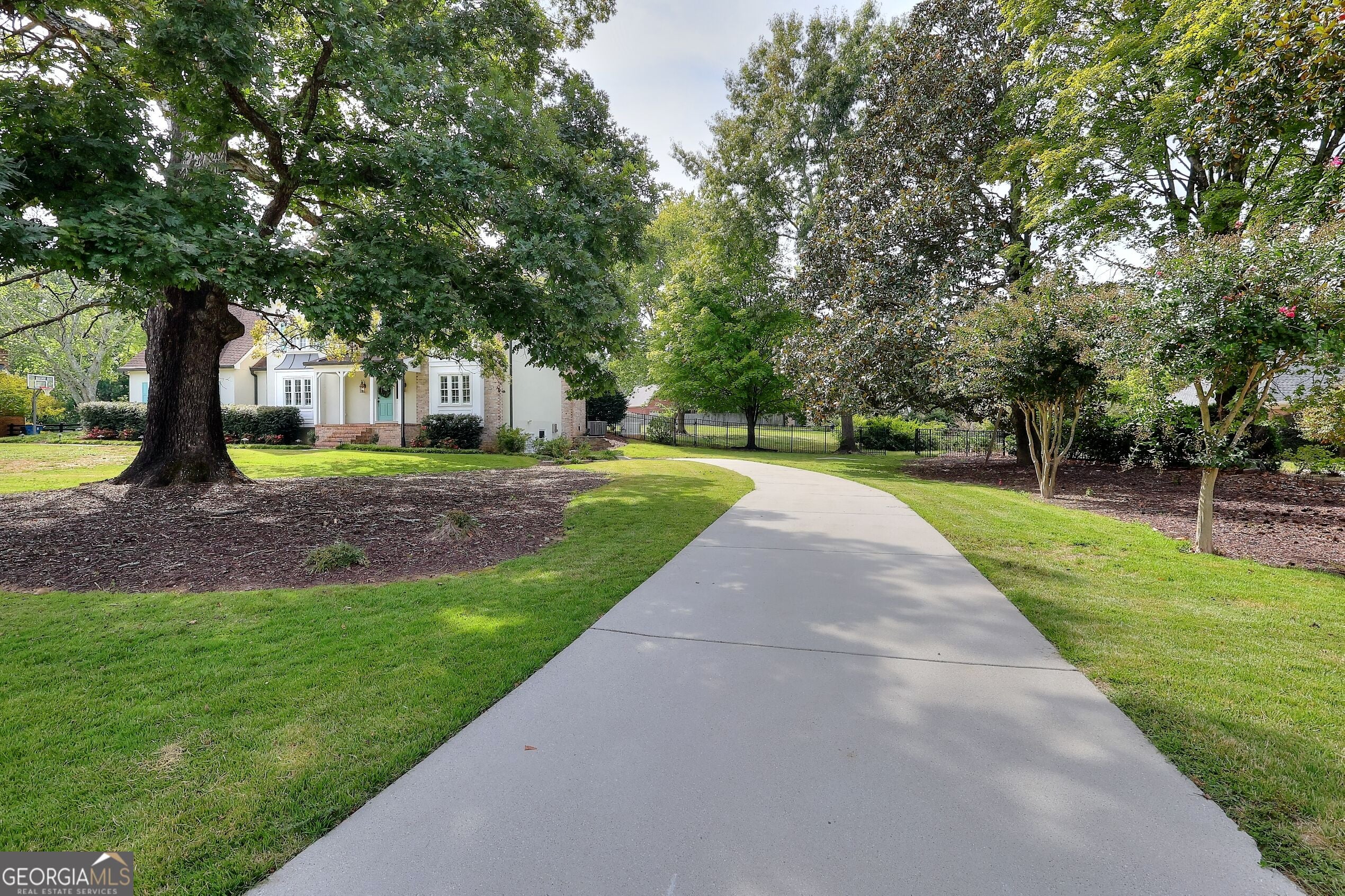 1321 Lakeshore DR
