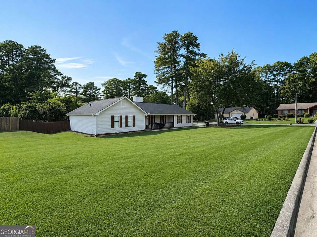 Photo of 808 Darlington Drive, Jonesboro, GA 30238 (MLS # 10834245)