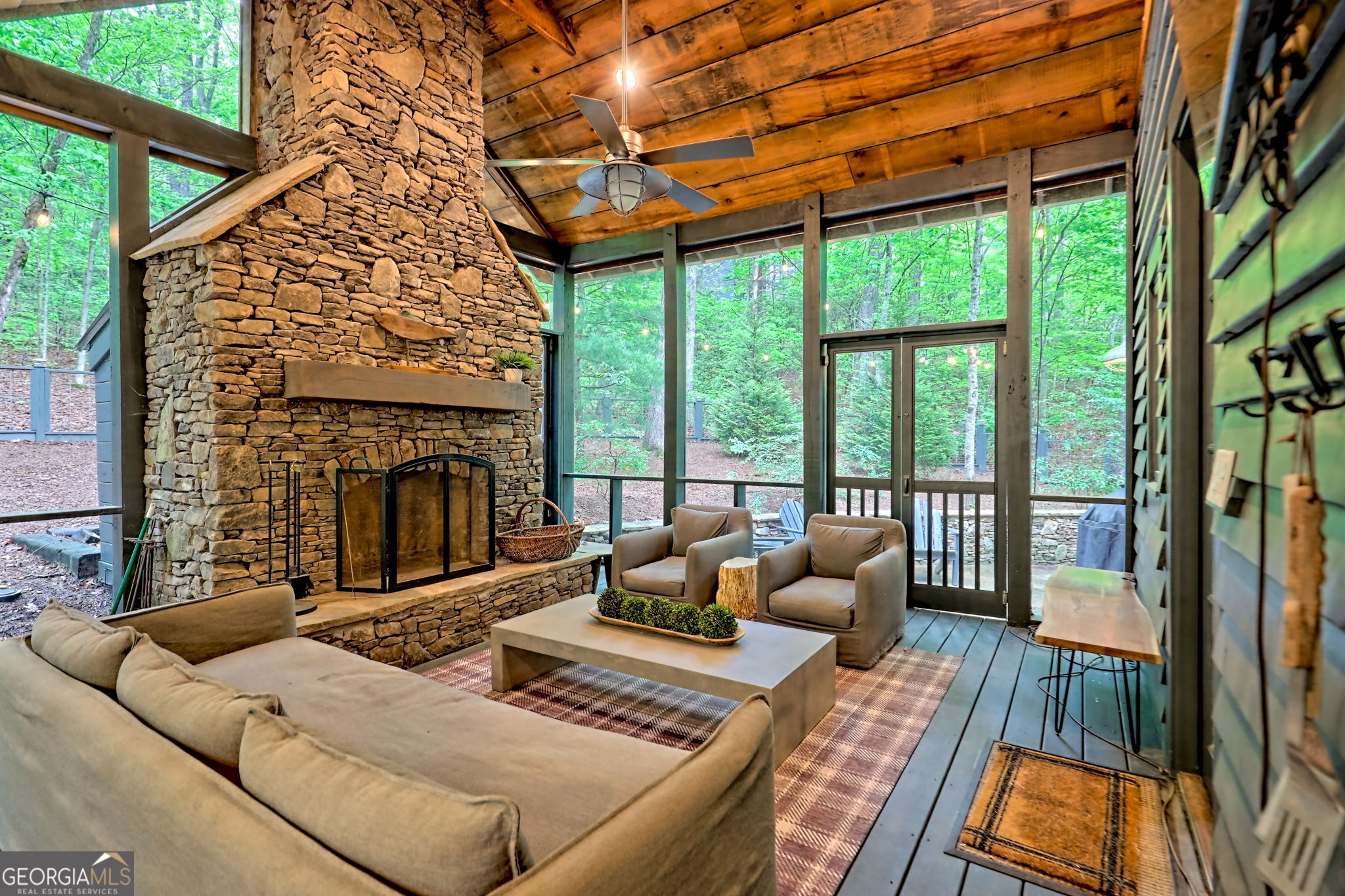 Clayton, Georgia 30525, United States, 5 Bedrooms Bedrooms, ,4 BathroomsBathrooms,Residential,Pending,126259