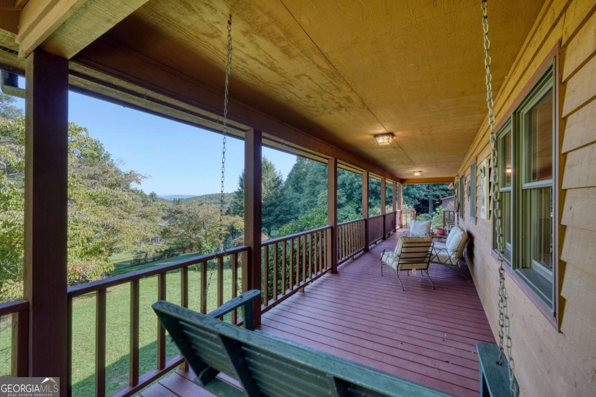 652 Pleasant Valley LN