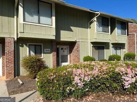 Photo of 2032 Powers Ferry Trace SE, Marietta, GA 30067 (MLS # 10632051)