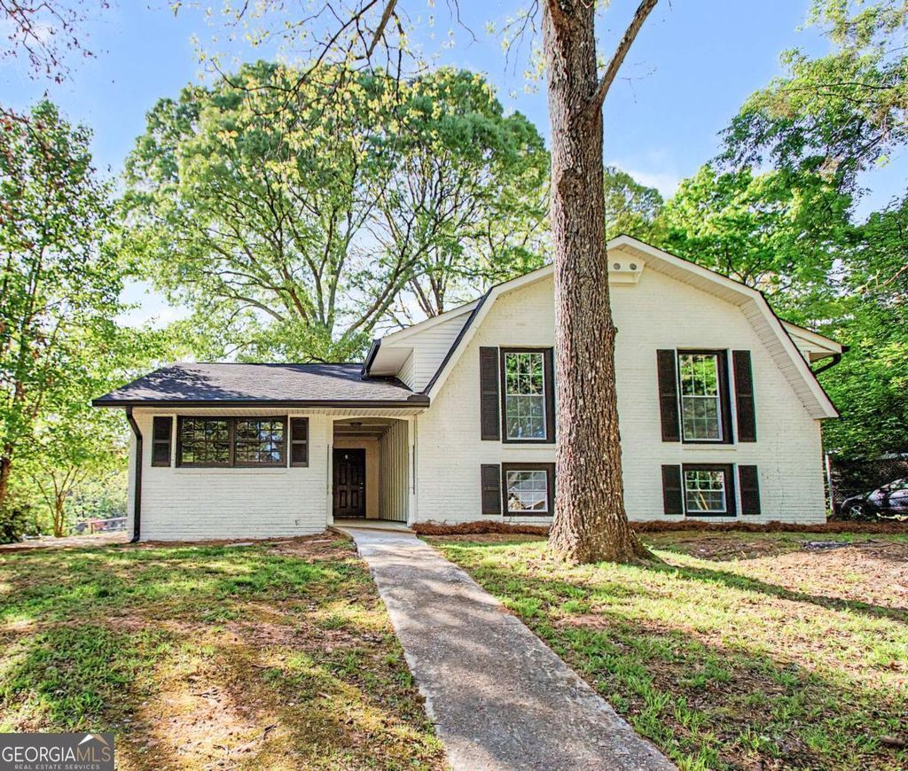 Photo of 556 Roxbury Drive, Riverdale, GA 30274 (MLS # 10730470)