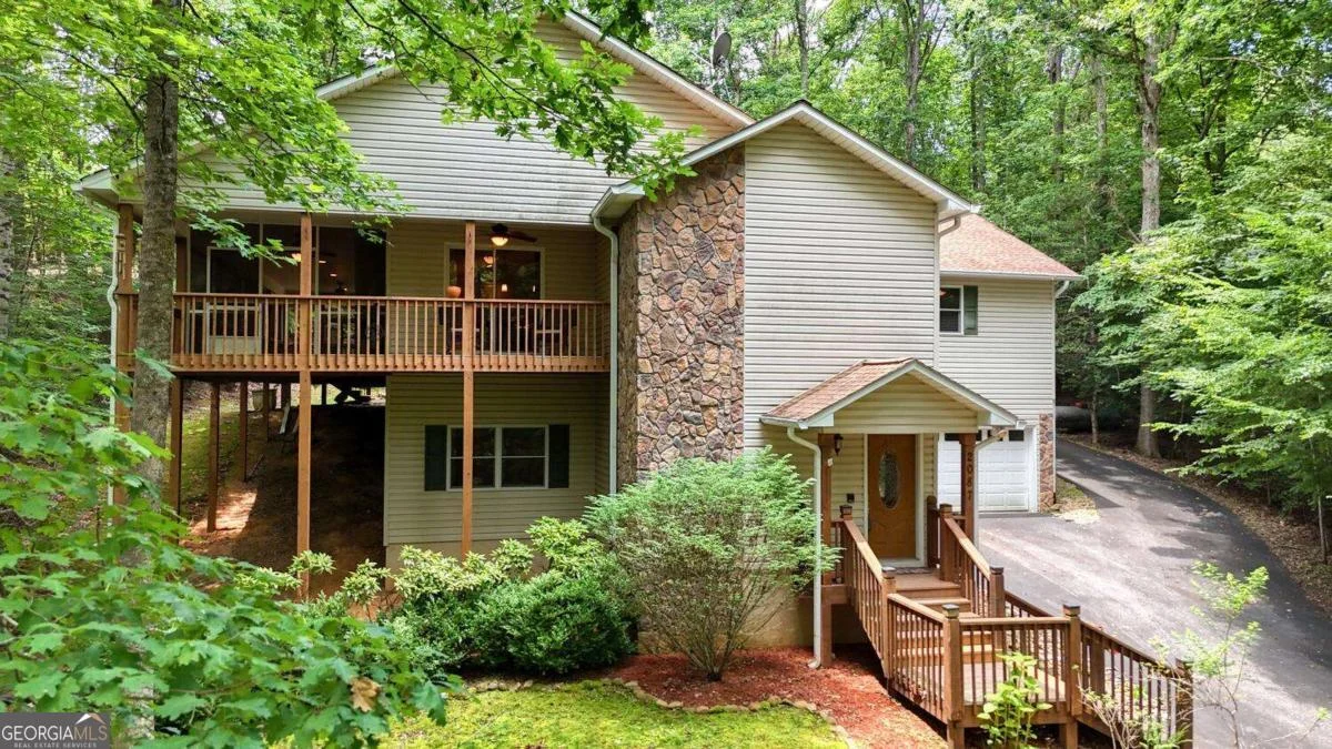 2087 Wood Lake Lane