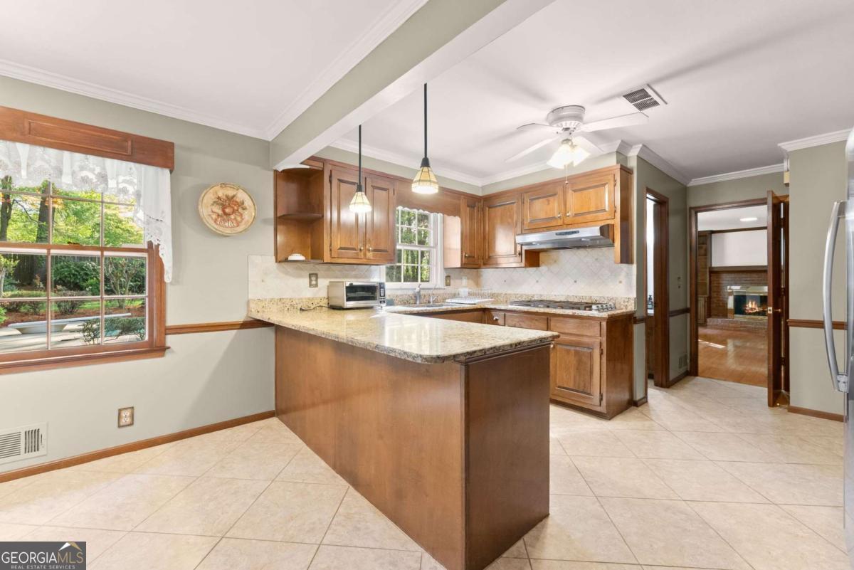 556 Daisy Nash DR SW