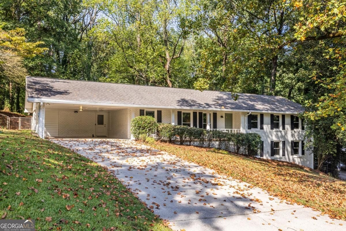 1590 Knob Hill DR NE