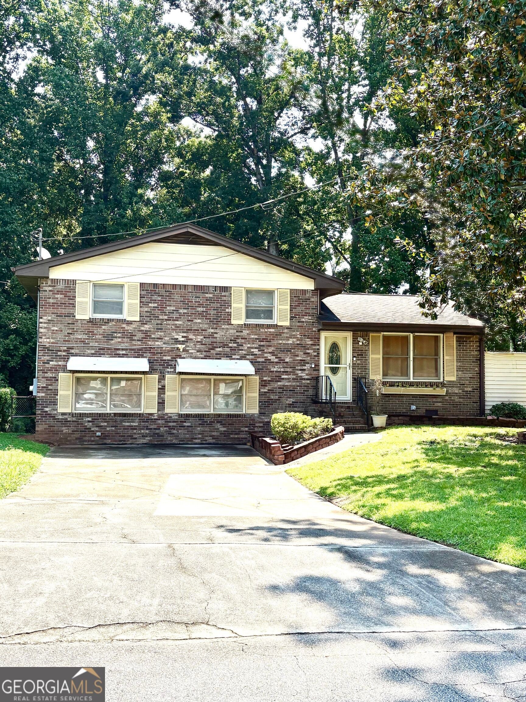 2480 Burton Circle