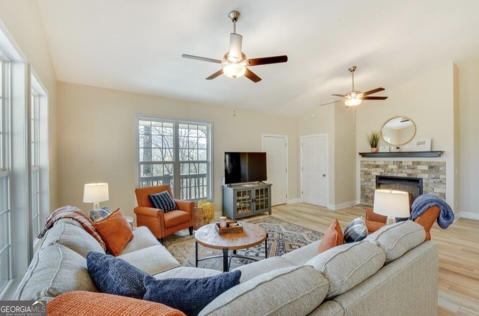 243 Degroff LN