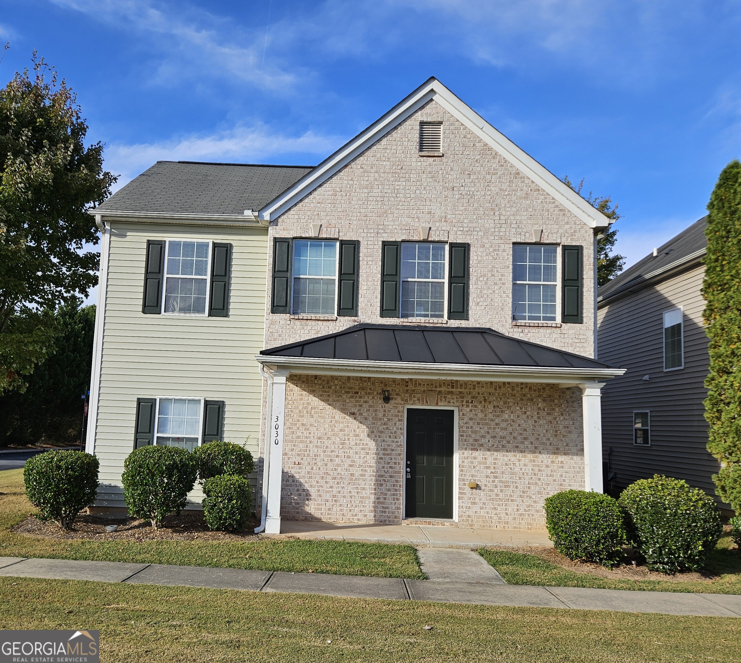 This charming home features fresh paint, brand-new carpet and new appliances. Conveniently located just minutes from downtown and the airport.  Enjoy community amenities including pool, playground and a clubhouse.