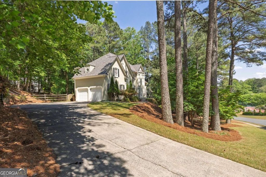 Photo of 1308 Amberwood Drive, Woodstock, GA 30189 (MLS # 10740132)