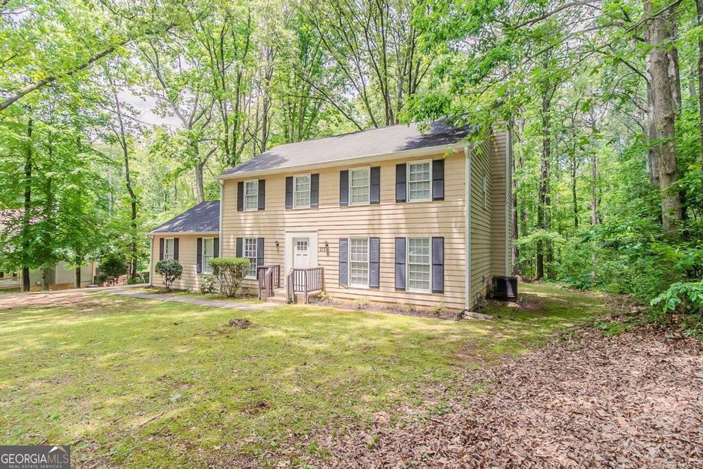 Photo of 205 N Fayette Drive, Fayetteville, GA 30214 (MLS # 10631326)