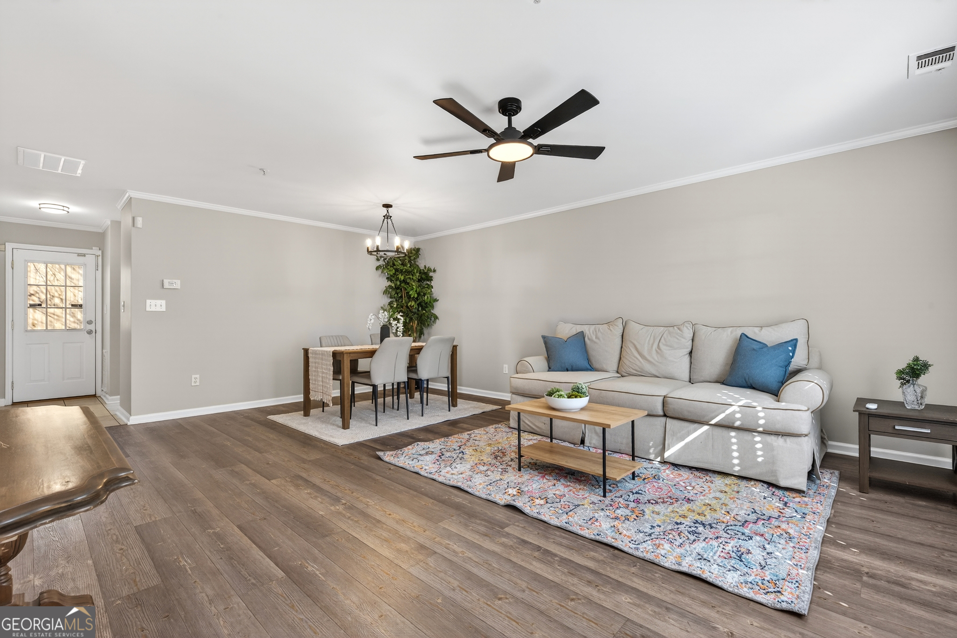 104 Westchester CIR 4