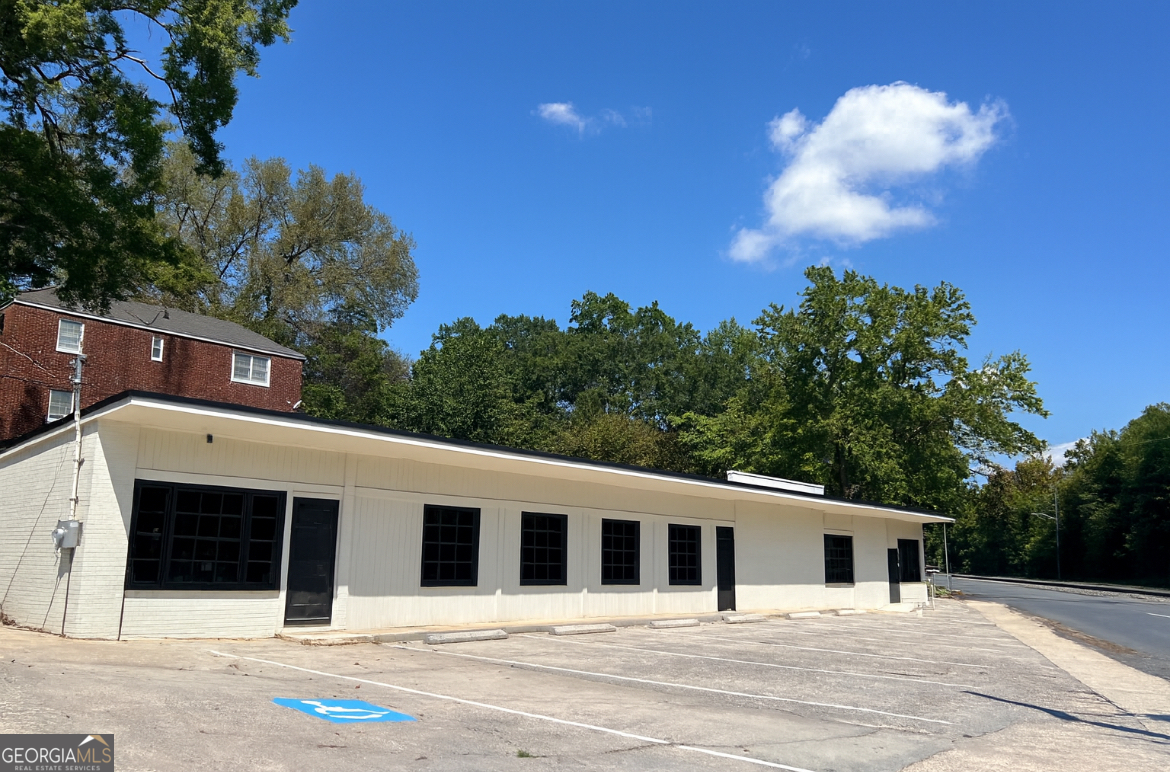 This high traffic commercial building sits in the heart of Rome, Between the Rivers, but offers rare private parking. The property has two restrooms, ramp access from parking lot, a utility sink, washer and dryer hookups, perfect breakroom space, office space and more. The open floorplan makes it easy to adapt to your specific needs.