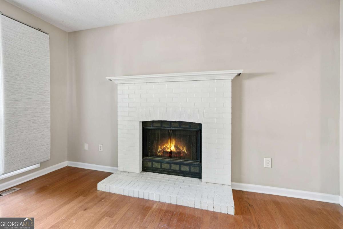 1333 LAURA LN