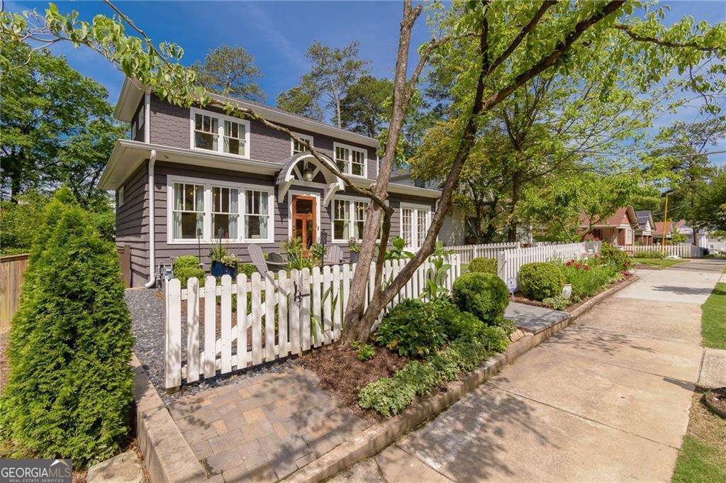 2406 Glenwood DR NE